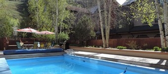 3 bedroom, two baths, in-town location only 150 yards to the lifts