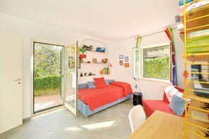 3 Schlafzimmer, Schreibtisch, Bügeleisen/Bügelbrett, WLAN