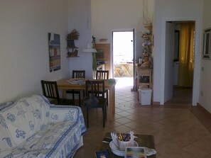 TV, books - Marina Di Arbus: Apartment/ flat - Marina di Arbus (Marina di Arbus)