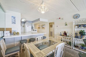 Dining - XPLORIE ACTIVITIES & LINENS INCLUDED*! 2BR Oceanfront @ English Towers. Mini-weeks available. (Ocean City)