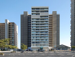 Exterior - XPLORIE ACTIVITIES & LINENS INCLUDED*! 2BR Oceanfront @ English Towers. Mini-weeks available. (Ocean City)