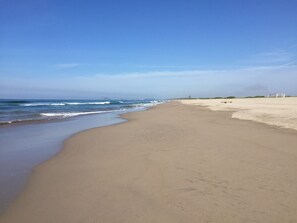 Private beach, beach towels - Private Golf and Beach Vacation Condo, Estrella Del Mar (Mazatlan)