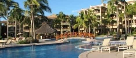 Piscine à débordement