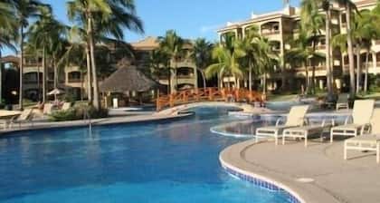 Private Golf and Beach Vacation Condo, Estrella Del Mar