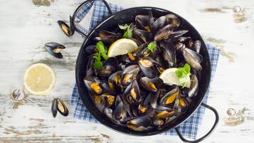 Dinner served, American cuisine