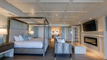Lavish Bay Suite | 1 bedroom, blackout drapes, iron/ironing board, free WiFi