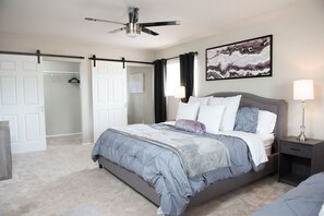 3 bedrooms, desk, iron/ironing board, travel cot - 5 Minutes from Old Town Scottsdale/Spring Training!  (Scottsdale)