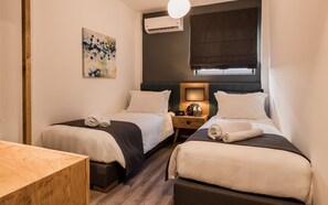 2 bedrooms, in-room safe, desk, iron/ironing board
