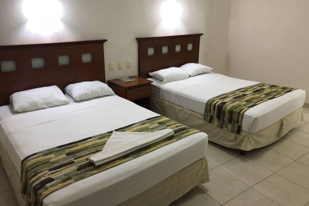 Habitación cuádruple, 2 camas matrimoniales | Wifi gratis