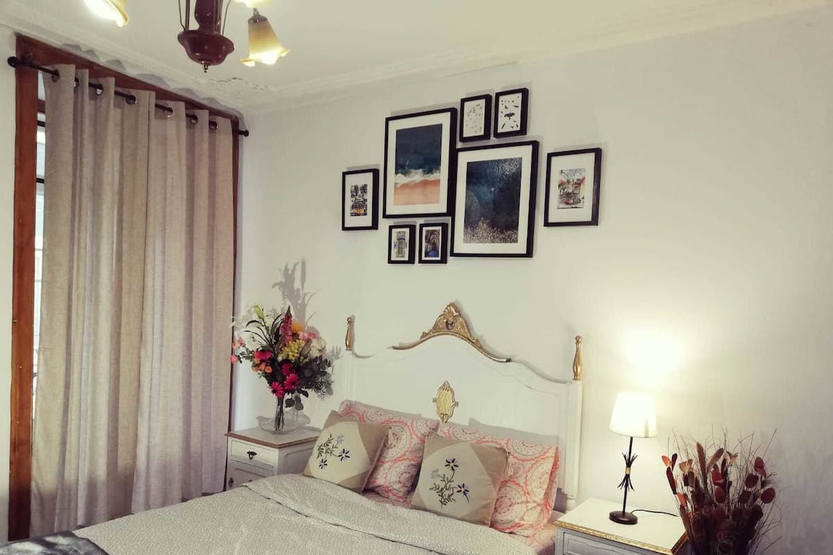 Habitación familiar, baño compartido, vista a la ciudad | Insonorización y wifi gratis