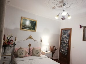 Phòng dành cho gia đình, phòng tắm dùng chung, quang cảnh thành phố | Quang cảnh từ phòng