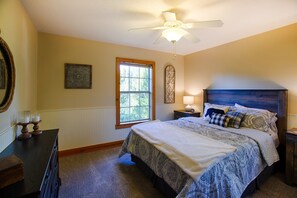 3 bedrooms, iron/ironing board, free WiFi, bed sheets