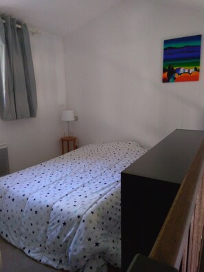 1 bedroom, iron/ironing board