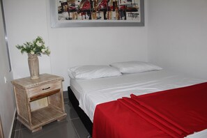 Kamar Double, 1 Tempat Tidur Double, Bebas Asap Rokok | Meja kerja, setrika/meja setrika, Wi-Fi gratis, dan seprai linen