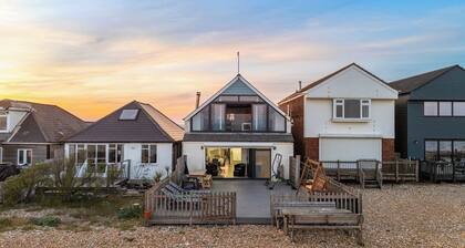Idyllic Seaside Stay with Stunning Views & Perfect for Families.