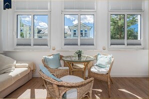 Fernseher, DVD-Player, Stereoanlage