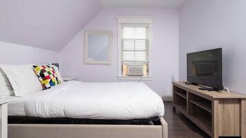 3 bedrooms, desk, iron/ironing board, travel crib