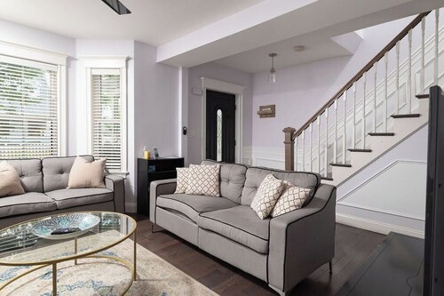 Spacious Modern Luxury Duplex Near Boston & Cambridge - Free Parking