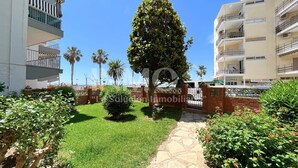 Property grounds - 1st line beach & terrace with sea views (Cambrils)