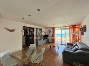 TV - 1st line beach & terrace with sea views (Cambrils)