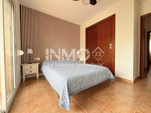 3 bedrooms - 1st line beach & terrace with sea views (Cambrils)