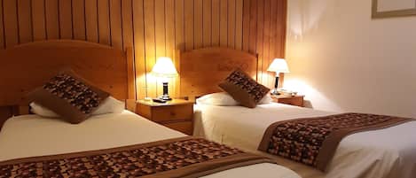 Chambre Double, 2 lits une place, non-fumeurs | Literie de qualité supérieure, coffres-forts dans les chambres