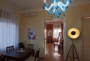 Departamento urbano | Área de sala de estar | Televisión de pantalla plana