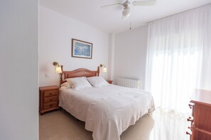 4 bedrooms, iron/ironing board, free WiFi, bed sheets