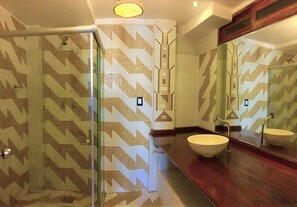 Standard Double Room, 1 Double Bed | Bathroom | Shower, towels, soap, shampoo - Pousada Fortal Villa Praia (Fortaleza)