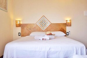 Superior Room, Multiple Beds | Minibar, in-room safe, free WiFi, bed sheets - Pousada Fortal Villa Praia (Fortaleza)