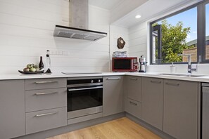 Fridge, microwave, oven, stovetop - Coromandel Treasure a little hidden gem. (Coromandel)