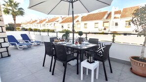 تناول الطعام بالخارج