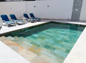 حمّام سباحة خارجي