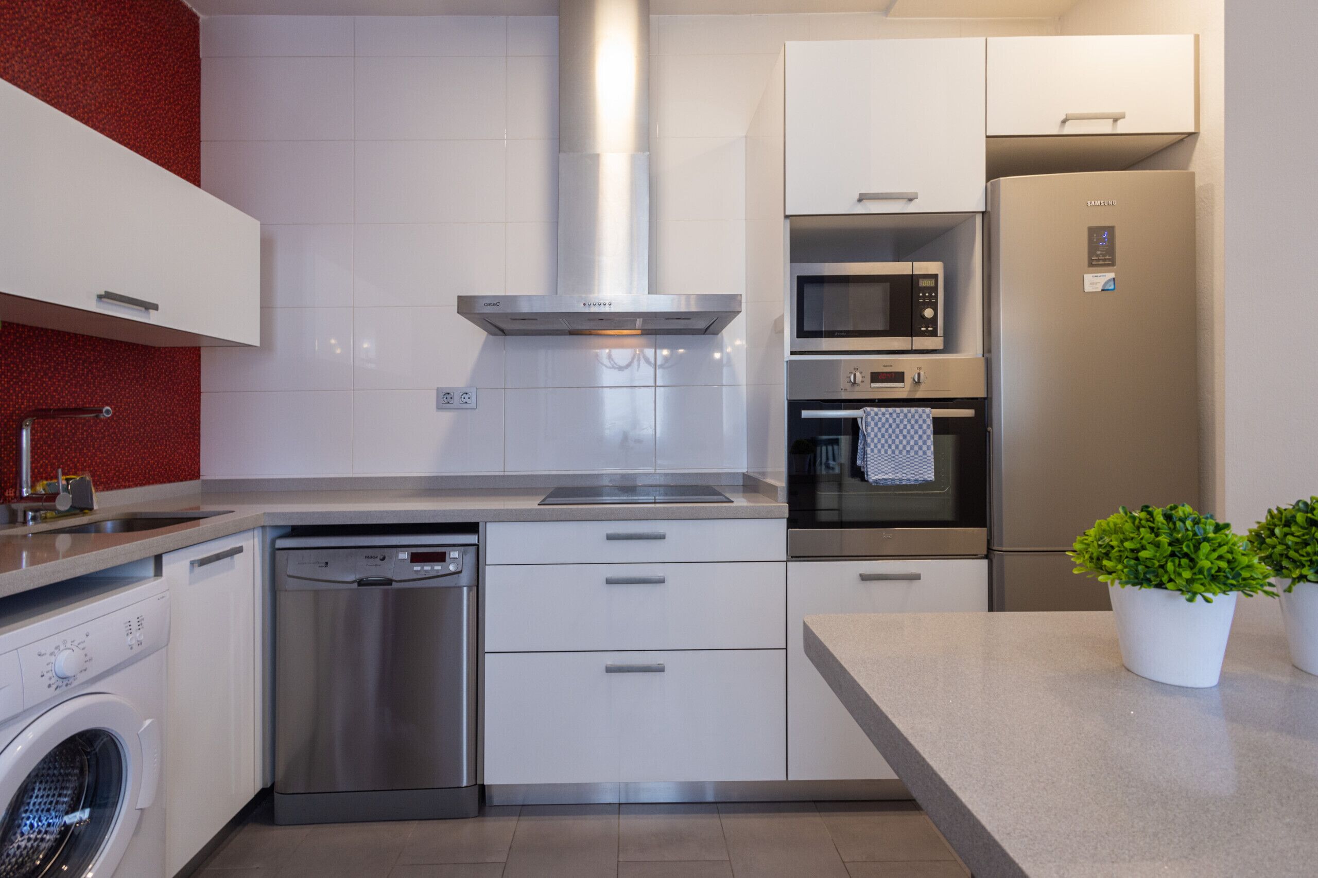 Refrigerador, microondas, horno, lavavajillas