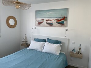 3 bedrooms, desk, iron/ironing board, travel cot