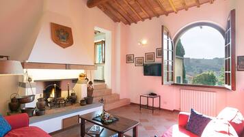 Smart-TV, Kamin, TischfuĂball, Tischtennisplatte