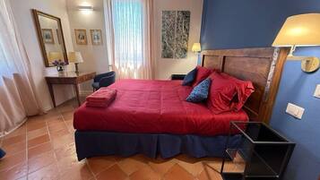 2 bedrooms, in-room safe, iron/ironing board, free WiFi