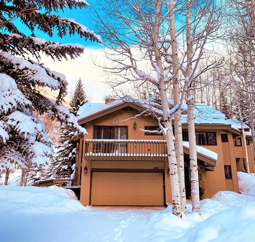 Vail ski residence near Golf / Nordic Clubhouse. Hot tub. Close to ski slopes.