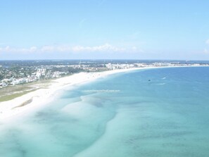 Beach nearby, sun loungers, beach towels