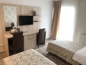 Twin Room | Minibar, desk, free WiFi, bed sheets - Hotel Sej Sandzak (Maintal)