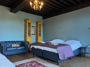 14 bedrooms, in-room safe, iron/ironing board, free WiFi