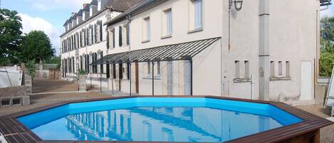 Alberca al aire libre y alberca climatizada