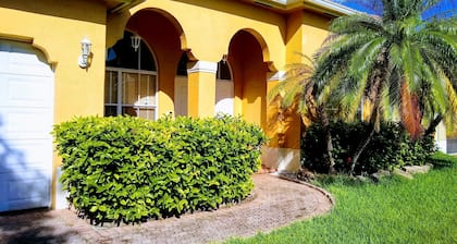 Wonderful house for your visit to Miami. Newly listed for 6 people. Superhost.