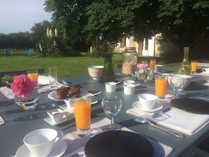 Desayuno continental gratuito y diario
