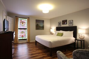 Deluxe Suite, 1 King Bed | Free WiFi