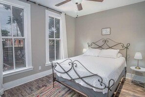 2 chambres, fer et planche à repasser, Wi-Fi, draps fournis