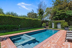 A heated pool - Premium Location Heated Pool & Hot Tub walk to Lower Village (Montecito)