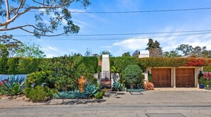 Exterior - Premium Location Heated Pool & Hot Tub walk to Lower Village (Montecito)