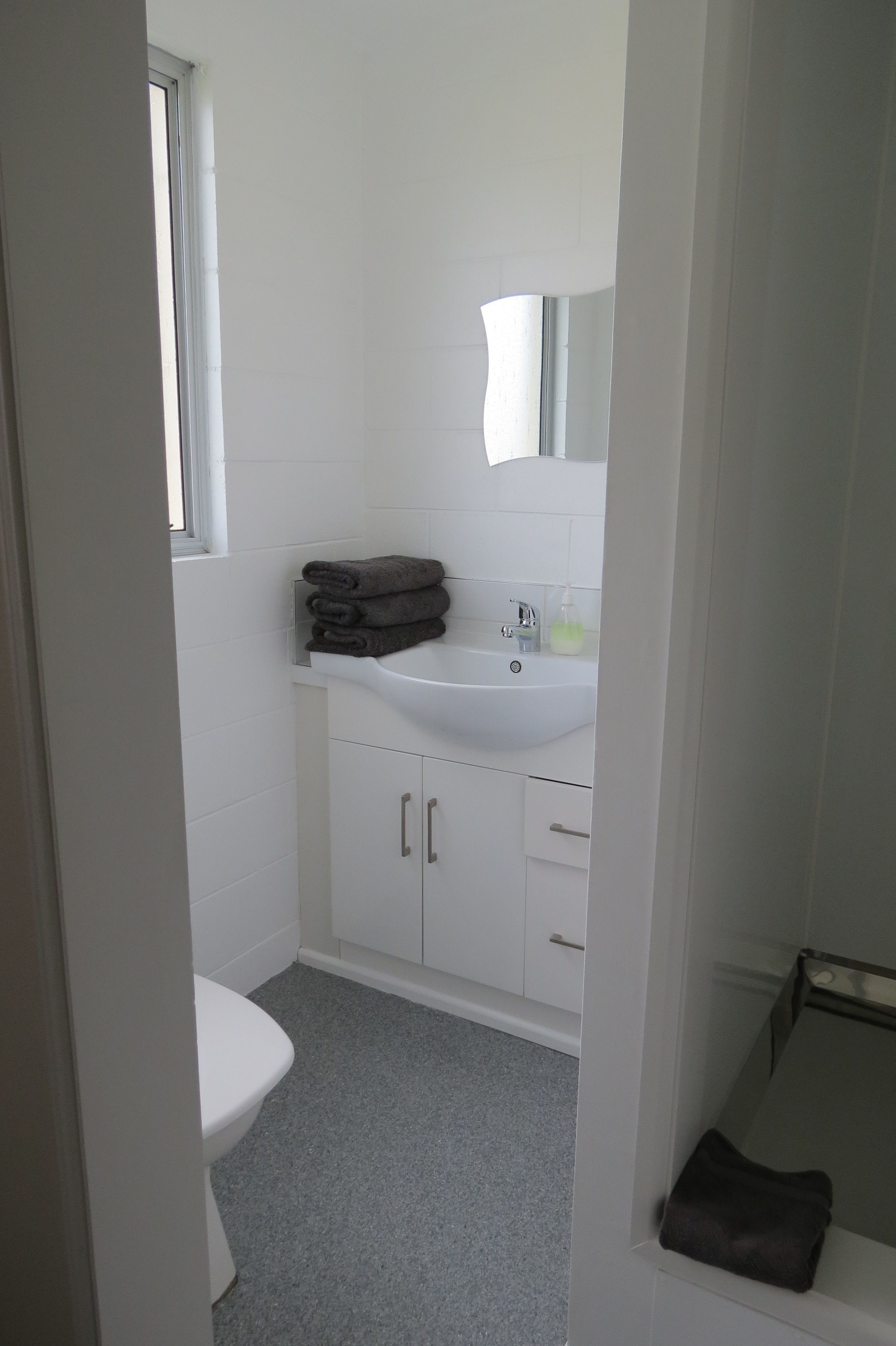 One Bedroom Unit | Bathroom | Shower, free toiletries, hair dryer, towels