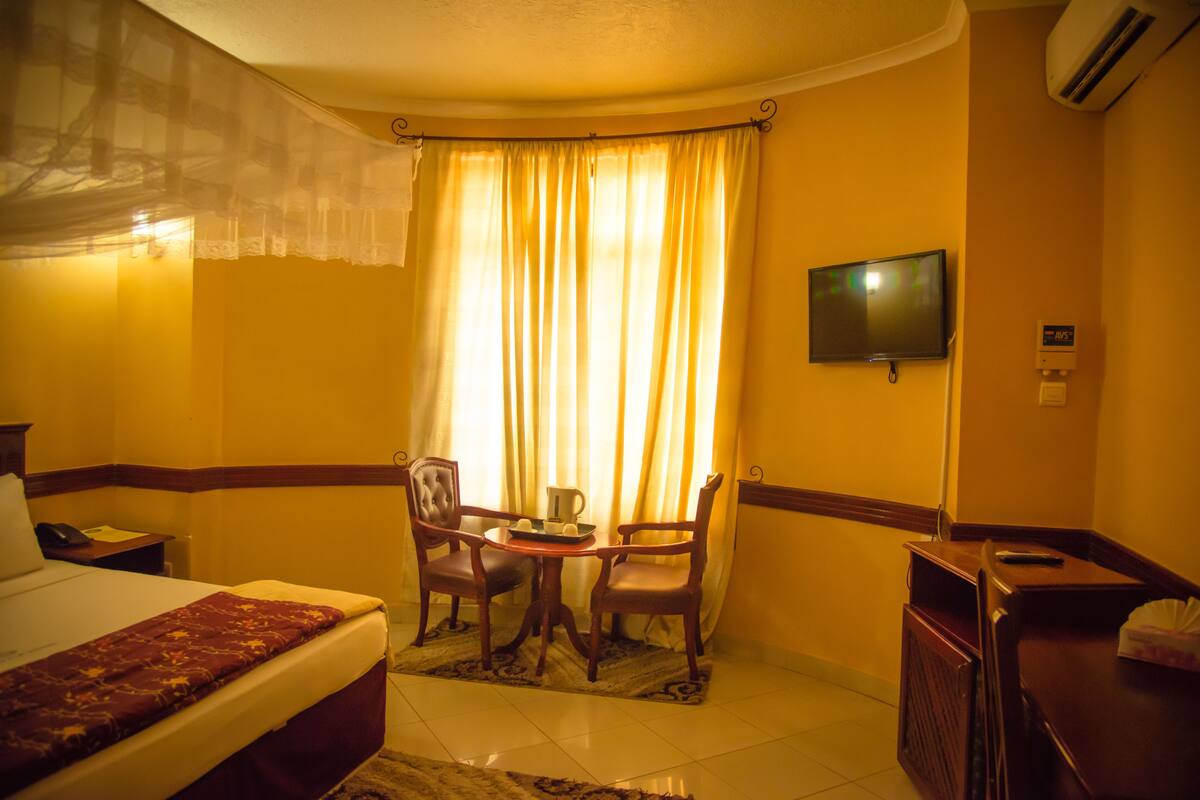 standard room | desk, free wifi, bed sheets